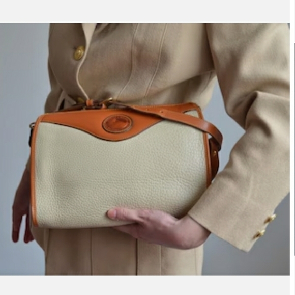 Vtg 90s Dooney & Bourke AW Beige British tan Pebbled Shoulder Bag - Picture 7 of 16